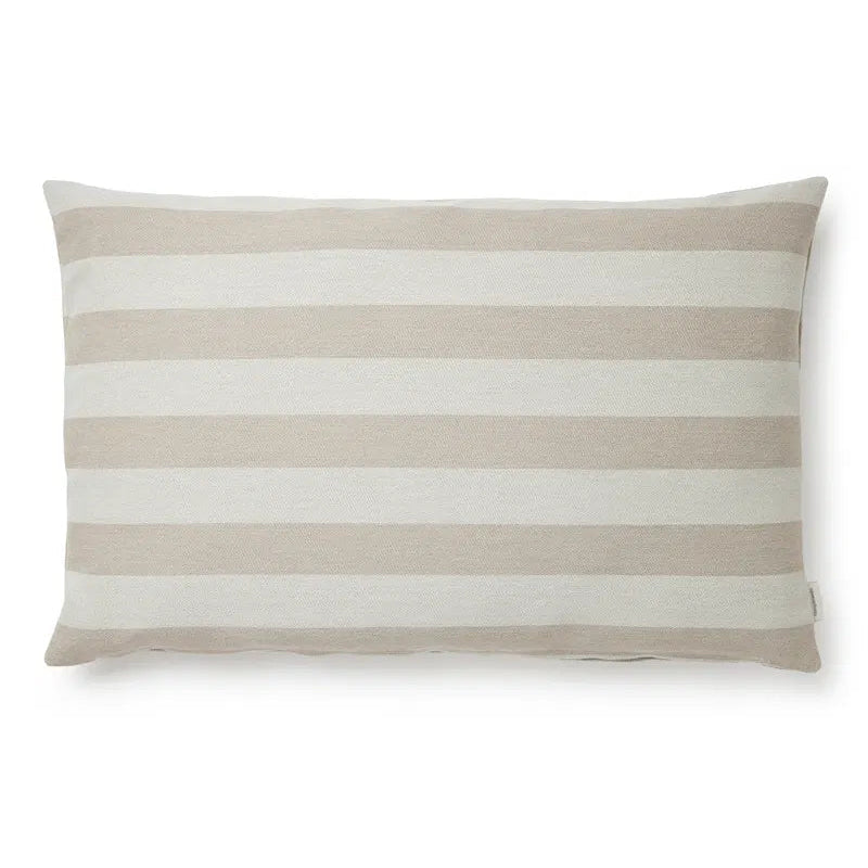 Outdoor Stripe pude i beige/sand 40x60 cm fra Compliments
