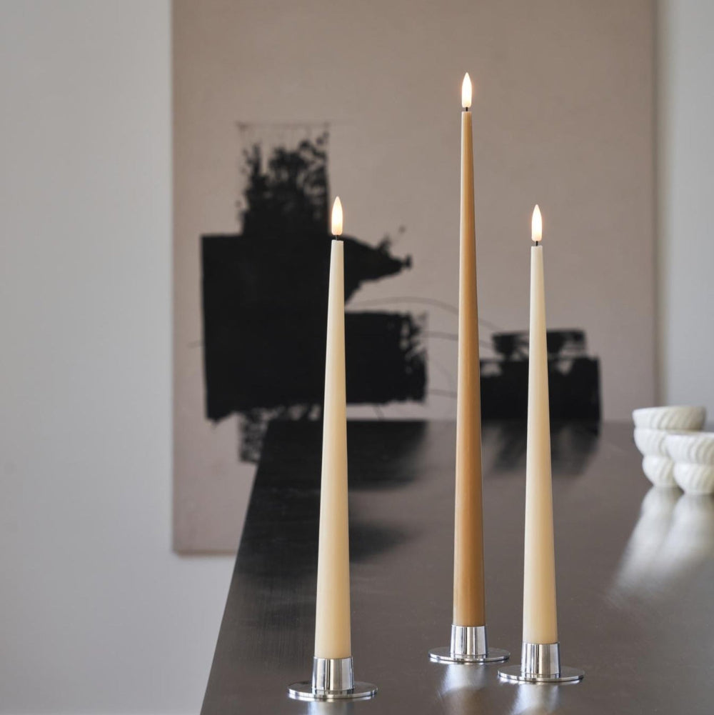 Lysestager 2-pak medium blank silver fra ester & erik, stylet med lys