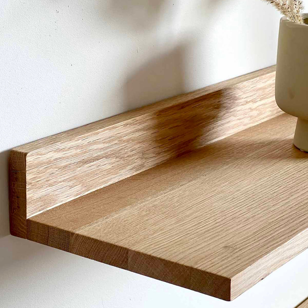 OAK væghylde i olieret eg fra MOUD Home, nærbillede