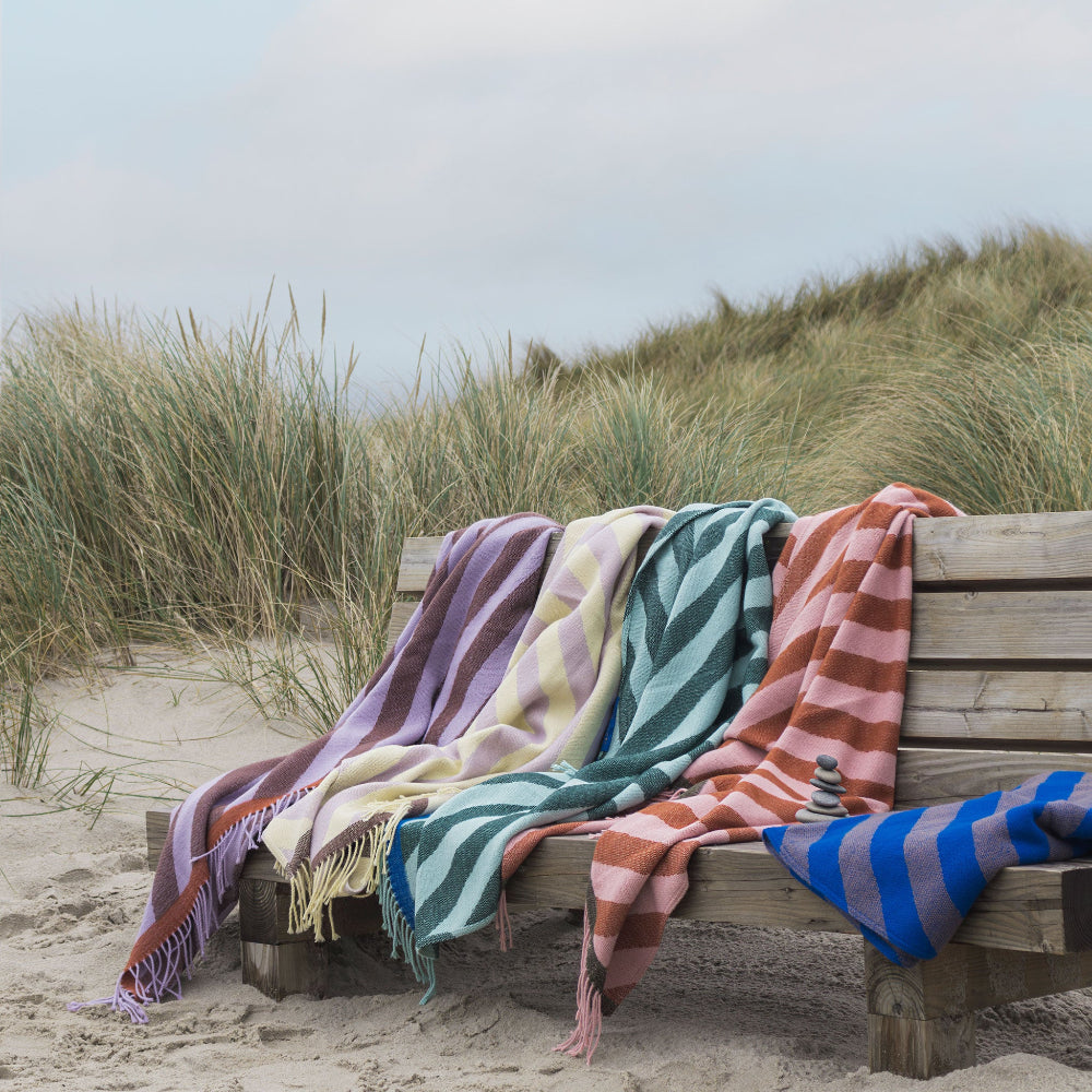 RETRO plaid fra Mette Ditmer, stylet ved strand