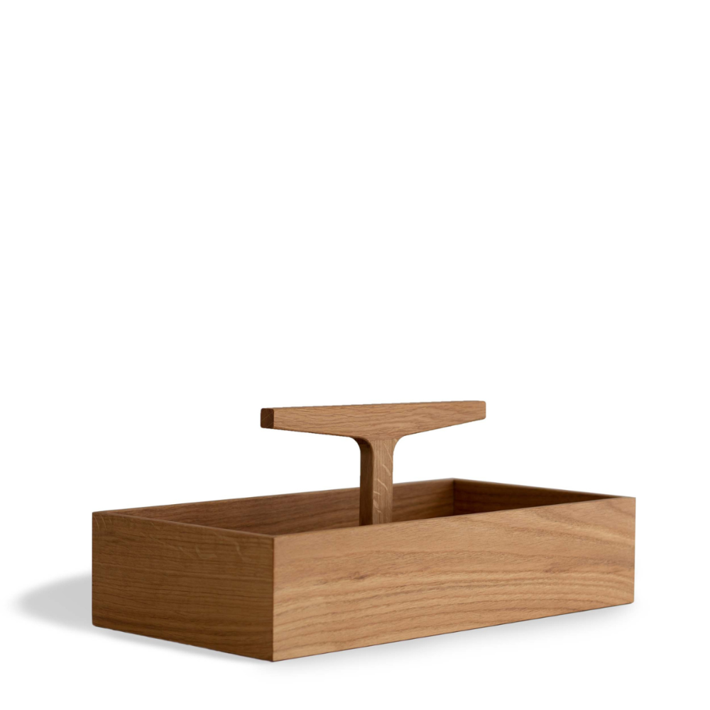 TOOLBOX Low opbevaringskasse i olieret eg fra Ro Collection, forfra