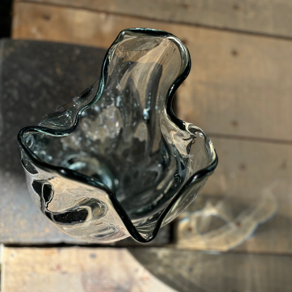 Faith vase Cosmo Grey 02 fra Kodanska set fra oven