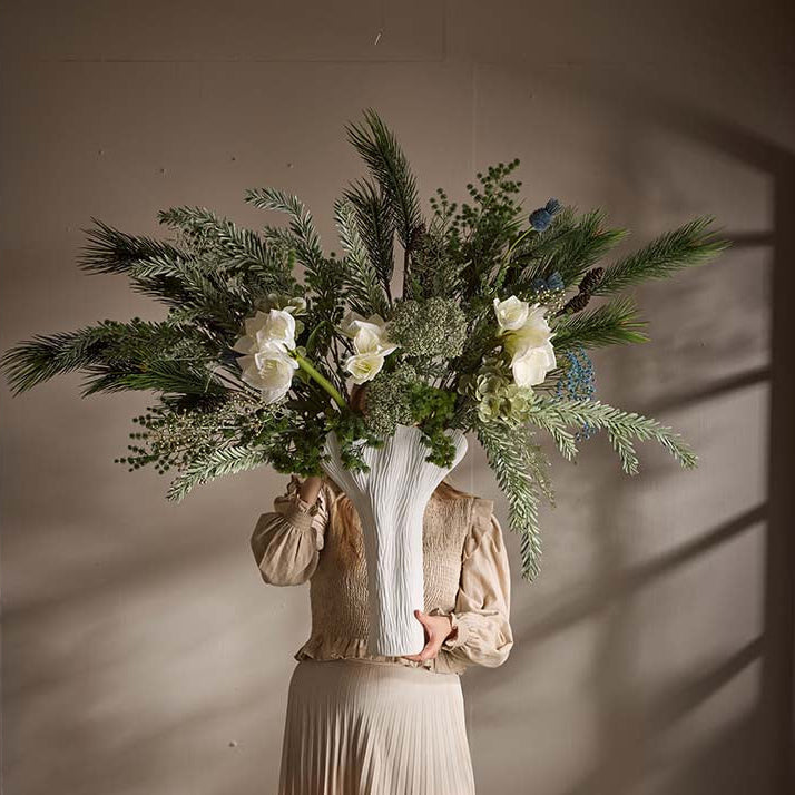 Stor juleagtig buket med cremehvide kunstige amaryllis