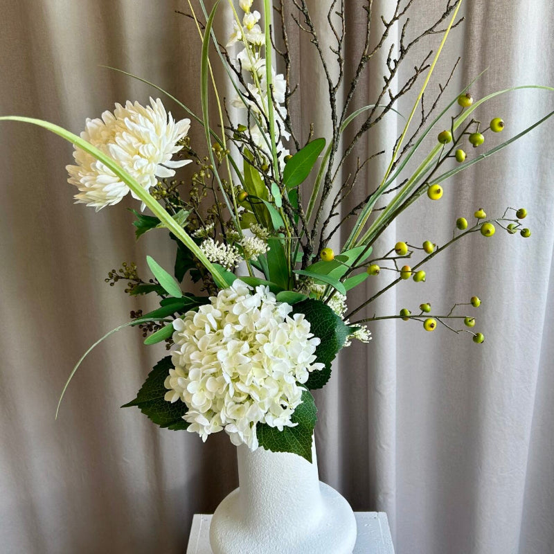 Buket af hvide kunstige hortensiaer i real touch i vase