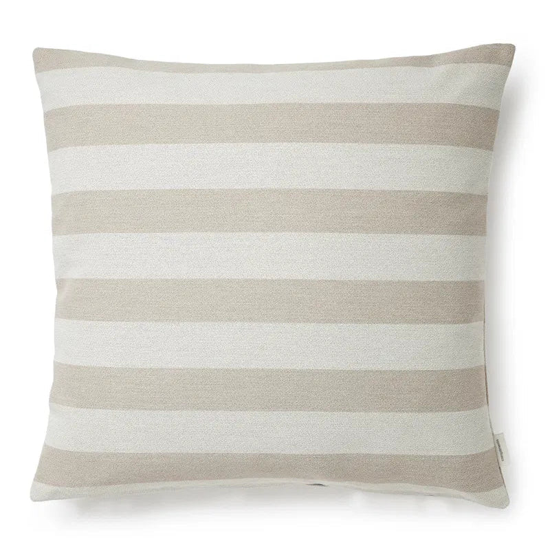 Outdoor Stripe pude i beige/sand 45x45 cm fra Compliments