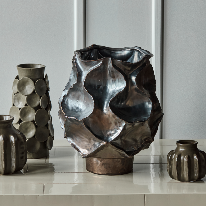 WAVES vase fra House Doctor stylet sammen med flere vaser