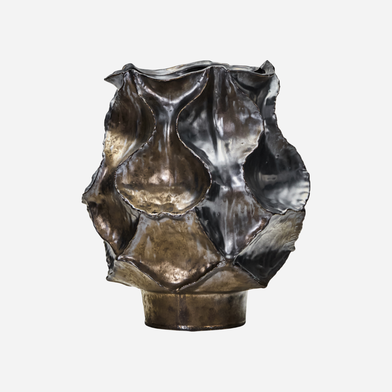 WAVES vase i håndlavet stentøj med antik metallisk finish fra House Doctor