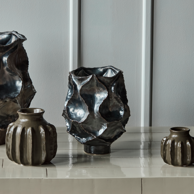 WAVES vase fra House Doctor stylet sammen med andre vaser