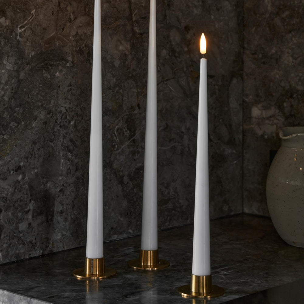 Lysestager 2-pak medium mat gold fra ester & erik, med LED lys