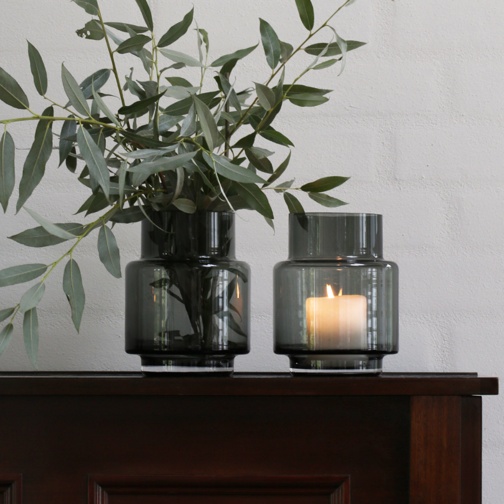 Hurricane no. 53 fra Ro Collection, Smoked Grey, stylet i interiør