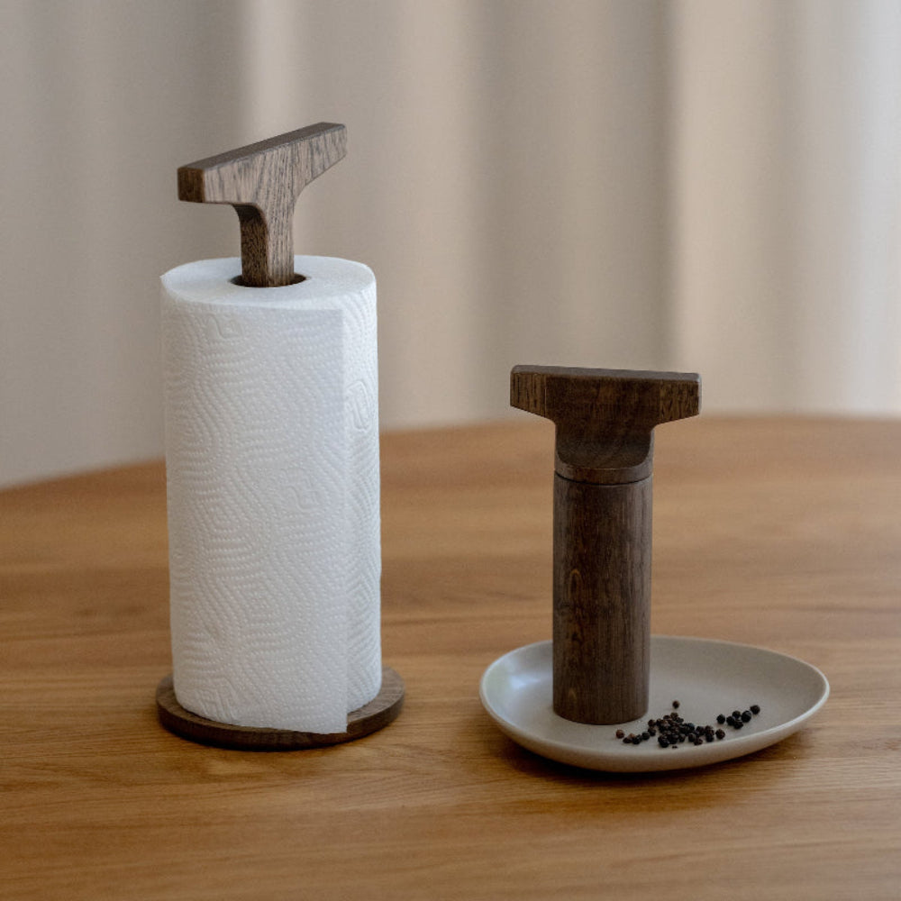 TOOLIÉ HOLDER og TOOLIÉ GRINDER i mørkbejdset eg fra Ro Collection