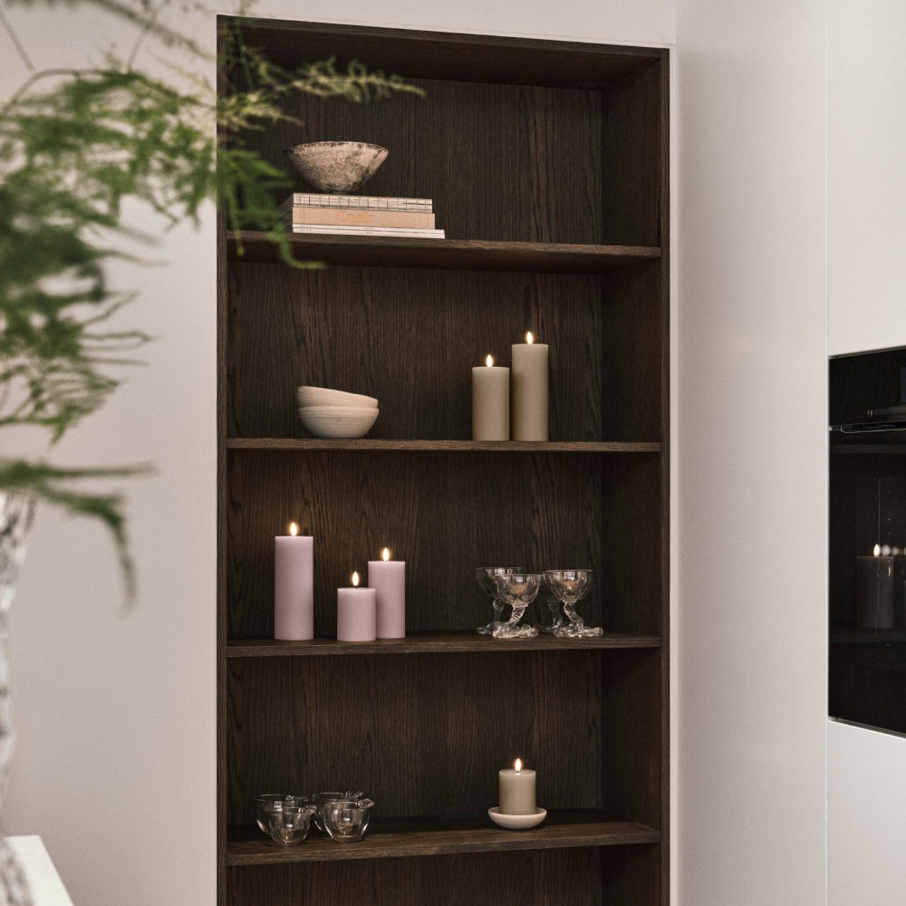 LED bloklys Nougat Note fra ester & erik, stylet i reol