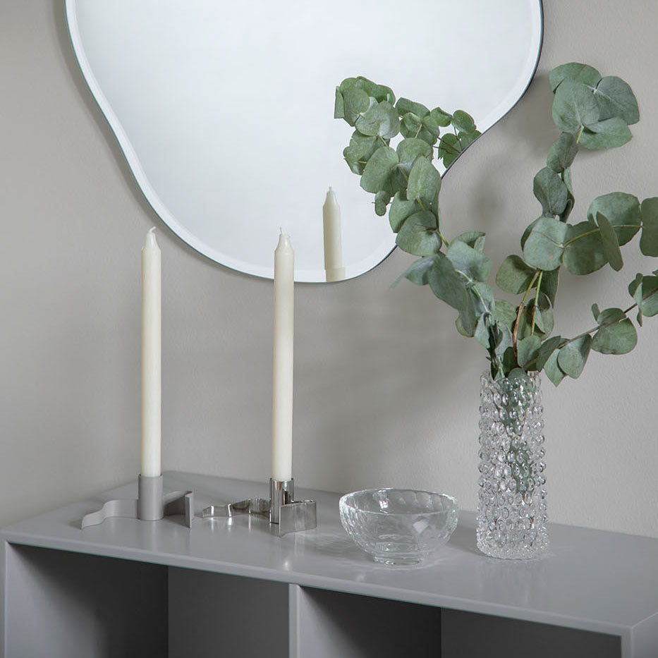 WAVY lysestager fra MOUD Home, beige og sølv stylet