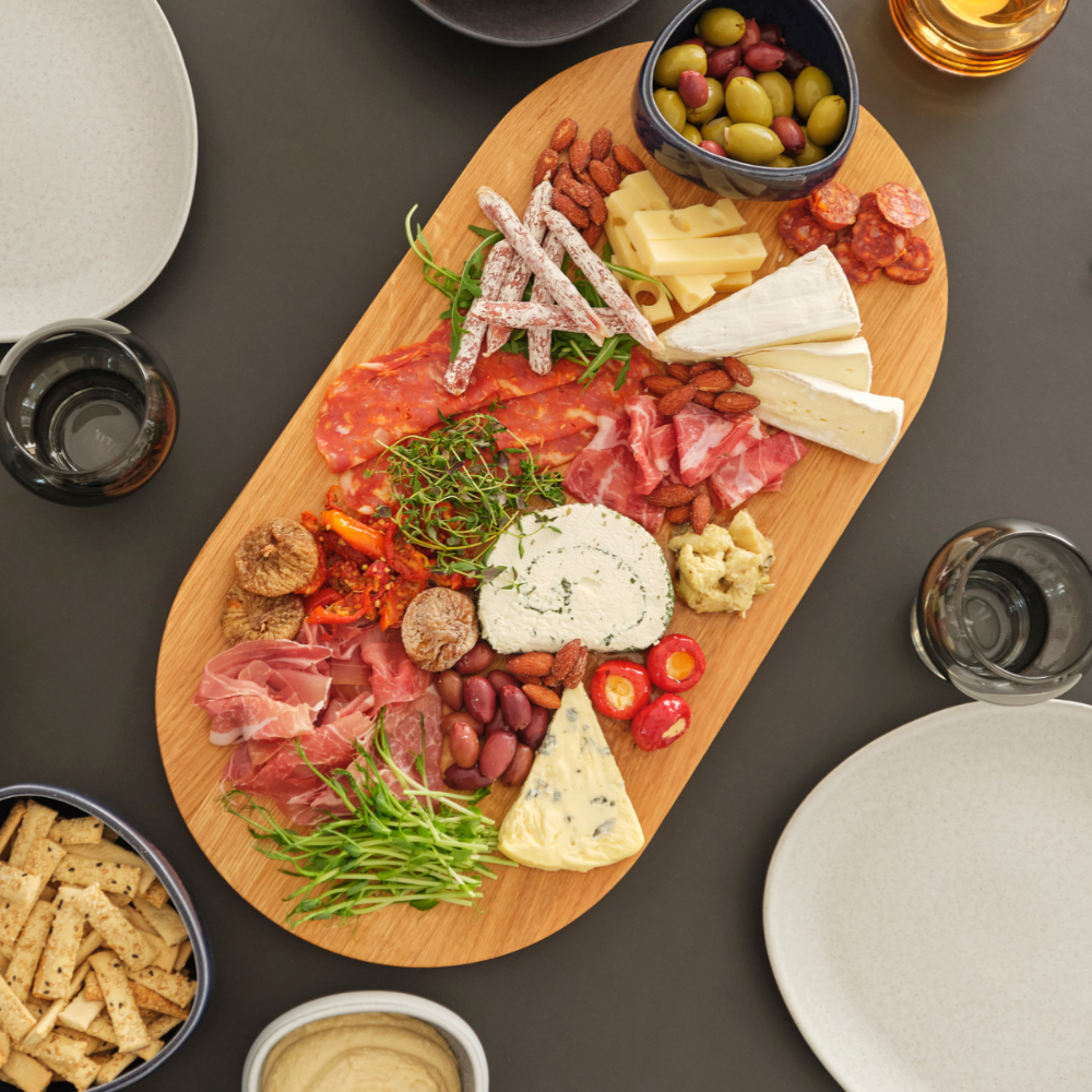 Oak Board Large no. 63 skærebræt i olieret eg, stylet med tapas